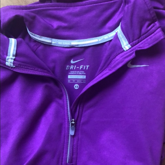 NWOT Nike Pull over - Picture 4 of 8